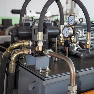 Профессиональное производство полуавтоматическая пиловая пресс-машина 2130 * 1480 * 1180 мм в размере