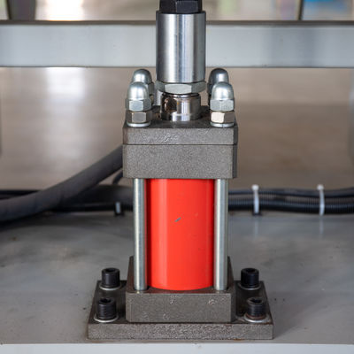 Профессиональное производство полуавтоматическая пиловая пресс-машина 2130 * 1480 * 1180 мм в размере