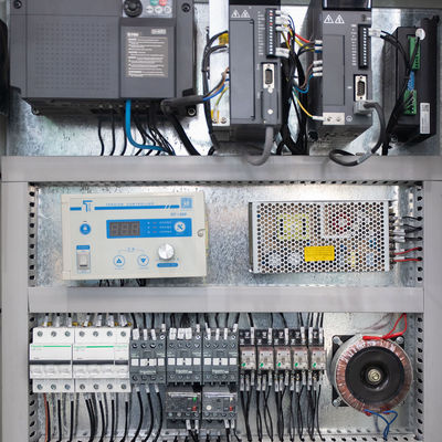 0.009-0.025 мм Толщина материала Электрический двигатель Алюминиевая фольга Слиттер Rewinding Machine